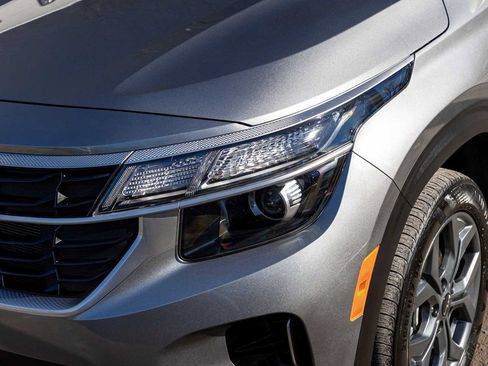 Used 2025 Kia Seltos LX image 36