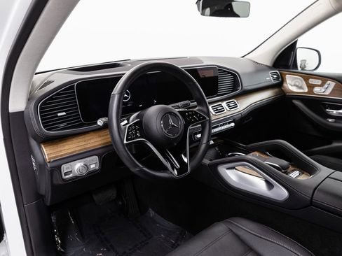 Used 2025 Mercedes-Benz GLE 450e 4MATIC image 9