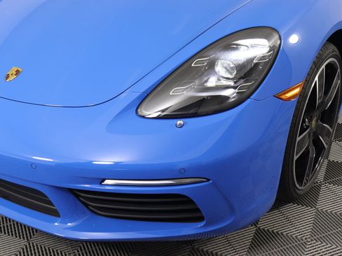 Used 2025 Porsche 718 Cayman image 10