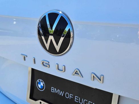 Used 2024 Volkswagen Tiguan SE image 19