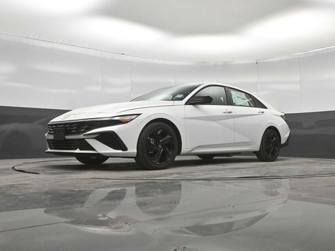 New 2026 Hyundai Elantra SEL Sport FWD image 40