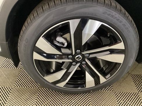 New 2025 Volvo XC40 B5 Plus w/ Protection Package Premier image 8