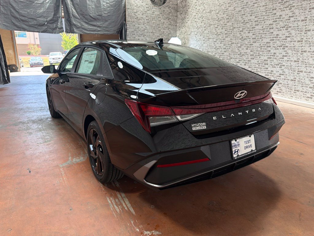New 2026 Hyundai Elantra SEL Sport FWD image 5