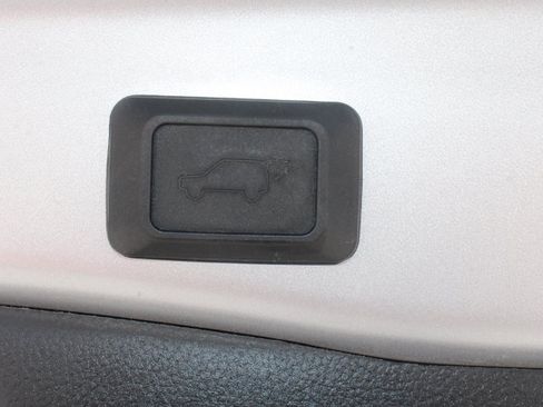 Certified 2021 Toyota RAV4 XLE w/ Convenience Package AWD/4WD image 16