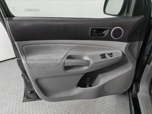 Used 2010 Toyota Tacoma 4x4 Access Cab V6 image 11