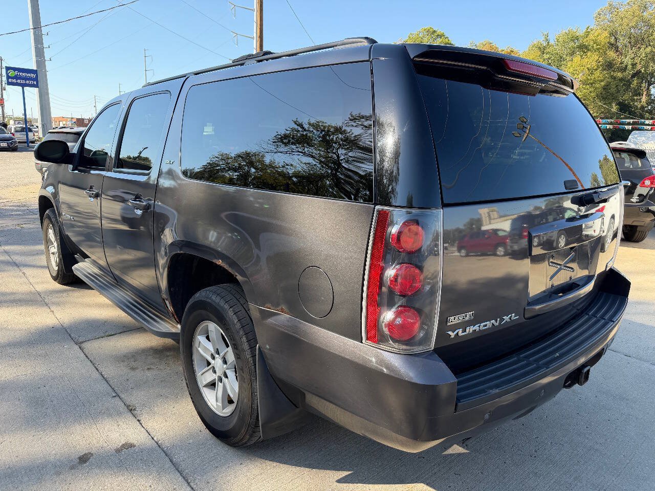 Used 2010 GMC Yukon XL SLT w/ SLT-2 Equipment Package AWD/4WD image 5