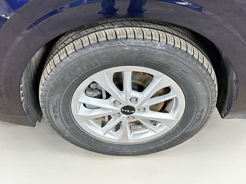 Used 2024 Kia Carnival LX image 32