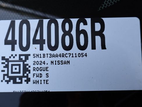 Used 2024 Nissan Rogue S FWD image 39