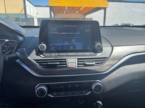 Used 2025 Nissan Altima 2.5 SV FWD image 16