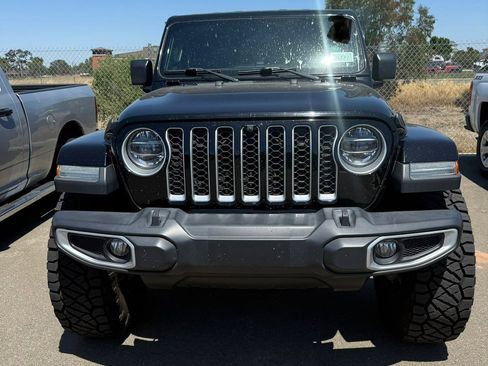 Used 2020 Jeep Gladiator Overland AWD/4WD image 2