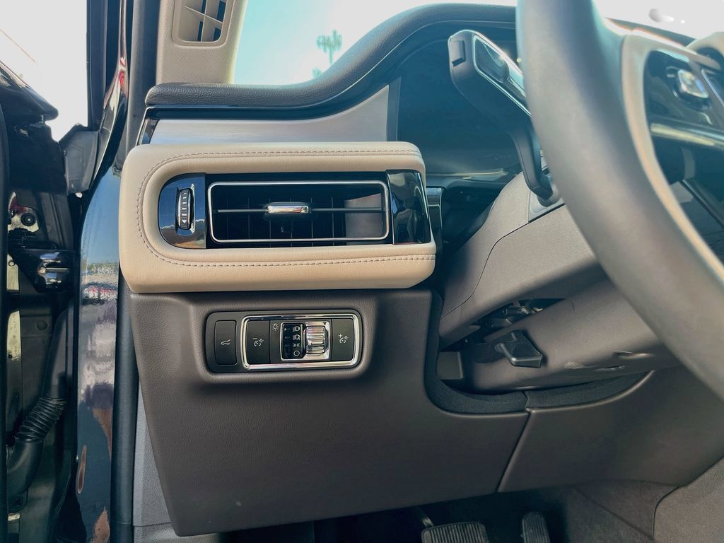 Used 2024 Lincoln Aviator AWD w/ Premium Package image 10
