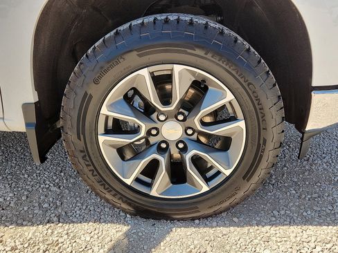 Used 2023 Chevrolet Silverado 1500 LT AWD/4WD image 7