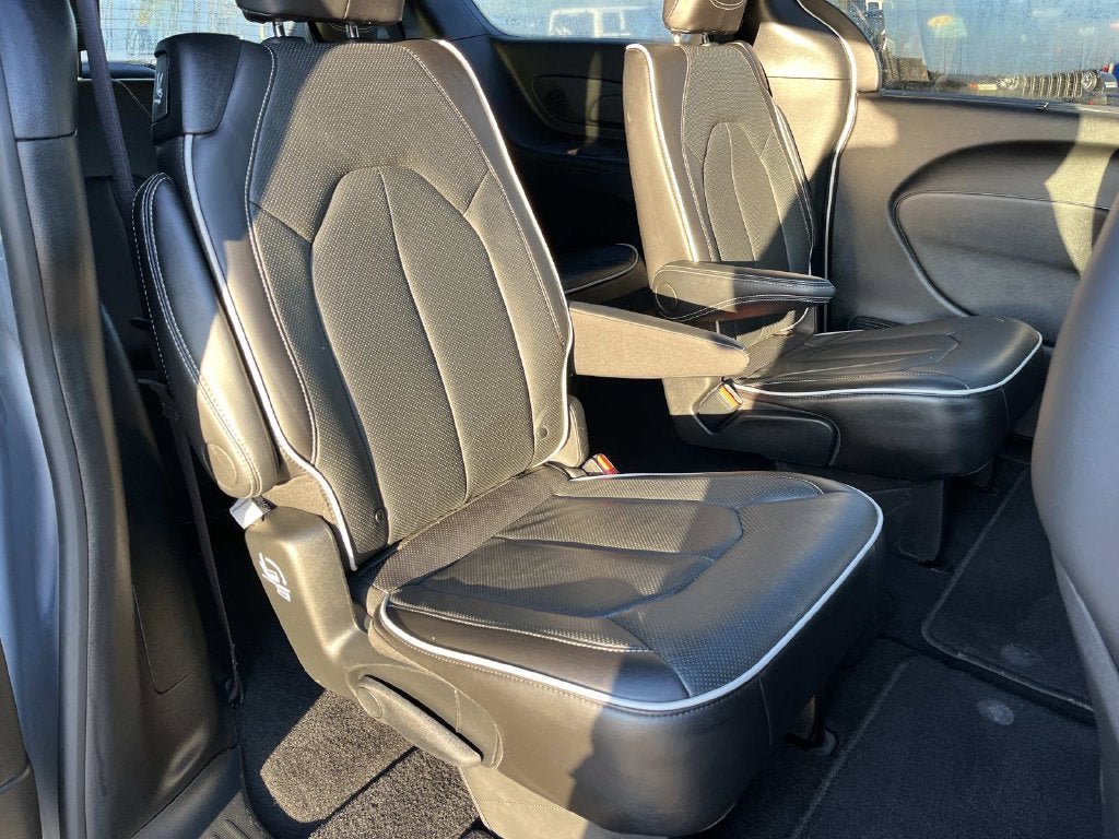 Used 2026 Chrysler Pacifica Limited w/ S Appearance Package FWD image 28