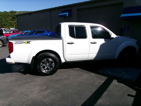 Used 2019 Nissan Frontier PRO-4X image 7