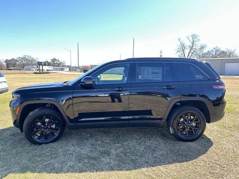New 2026 Jeep Grand Cherokee Altitude AWD/4WD image 19