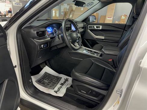 Certified 2022 Ford Explorer XLT w/ Equipment Group 202A image 5