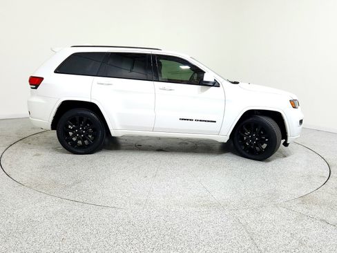 Used 2019 Jeep Grand Cherokee Altitude image 5