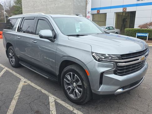 Used 2023 Chevrolet Suburban LT w/ Luxury Package image 21