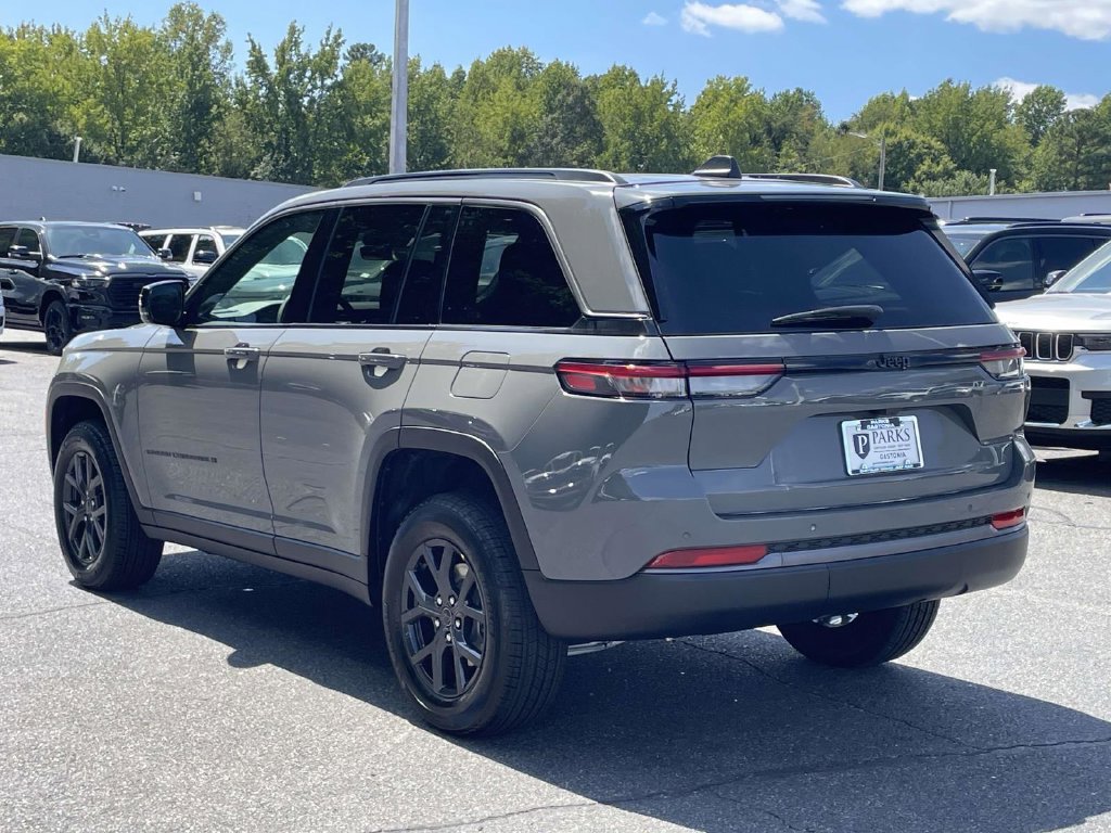 New 2027 Jeep Grand Cherokee Altitude RWD image 7