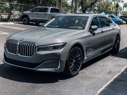 Used 2022 BMW 740i xDrive w/ Premium Package image 8