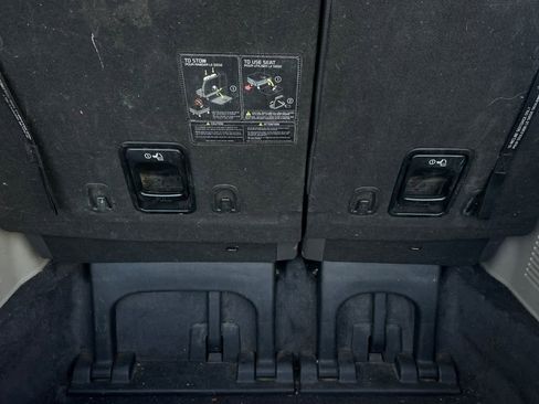 Used 2017 Kia Sedona LX w/ LX Essentials Premium Package image 17