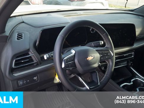 Used 2025 Chevrolet Traverse LT w/ Driver Confidence Package FWD image 5