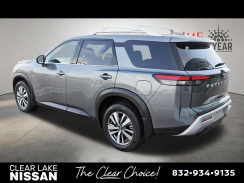 Certified 2025 Nissan Pathfinder SL FWD image 5
