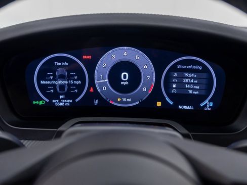 Certified 2025 Porsche 911 Carrera RWD image 23