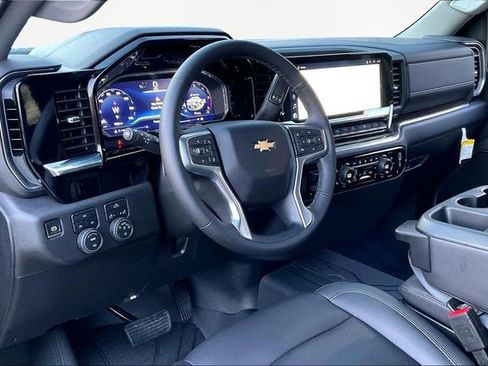 Used 2025 Chevrolet Silverado 2500 LT w/ Leather Package image 12