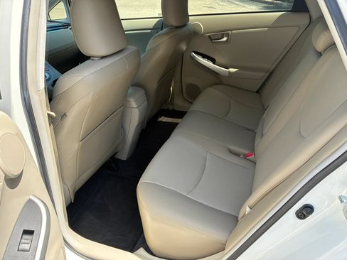 Used 2014 Toyota Prius Five FWD image 8