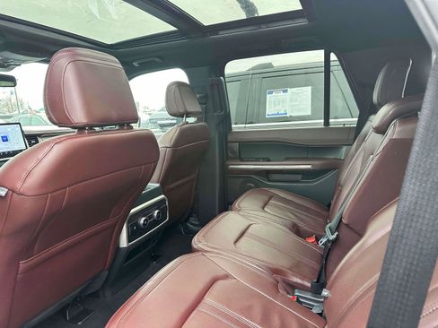 Used 2024 Ford Expedition Limited image 9