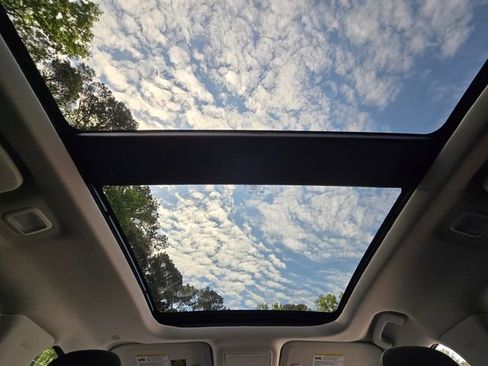 Used 2022 Ford Escape SE w/ SE Sport Appearance Package image 40