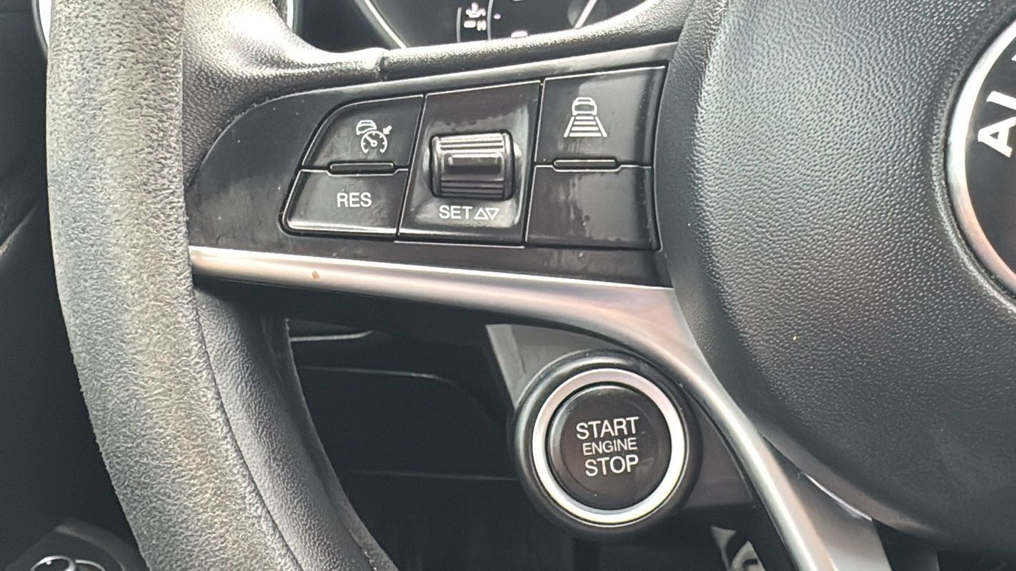 Used 2018 Alfa Romeo Giulia AWD image 24