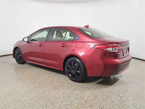 Used 2022 Toyota Corolla LE image 7