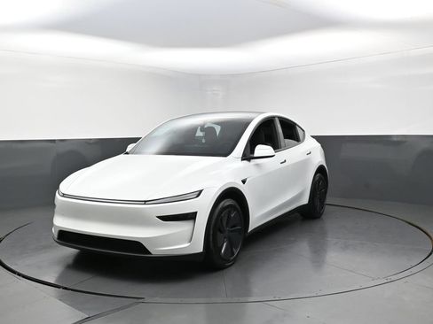 Used 2026 Tesla Model Y Long Range AWD/4WD image 3