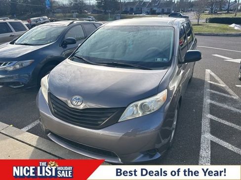 Used 2013 Toyota Sienna L image 1
