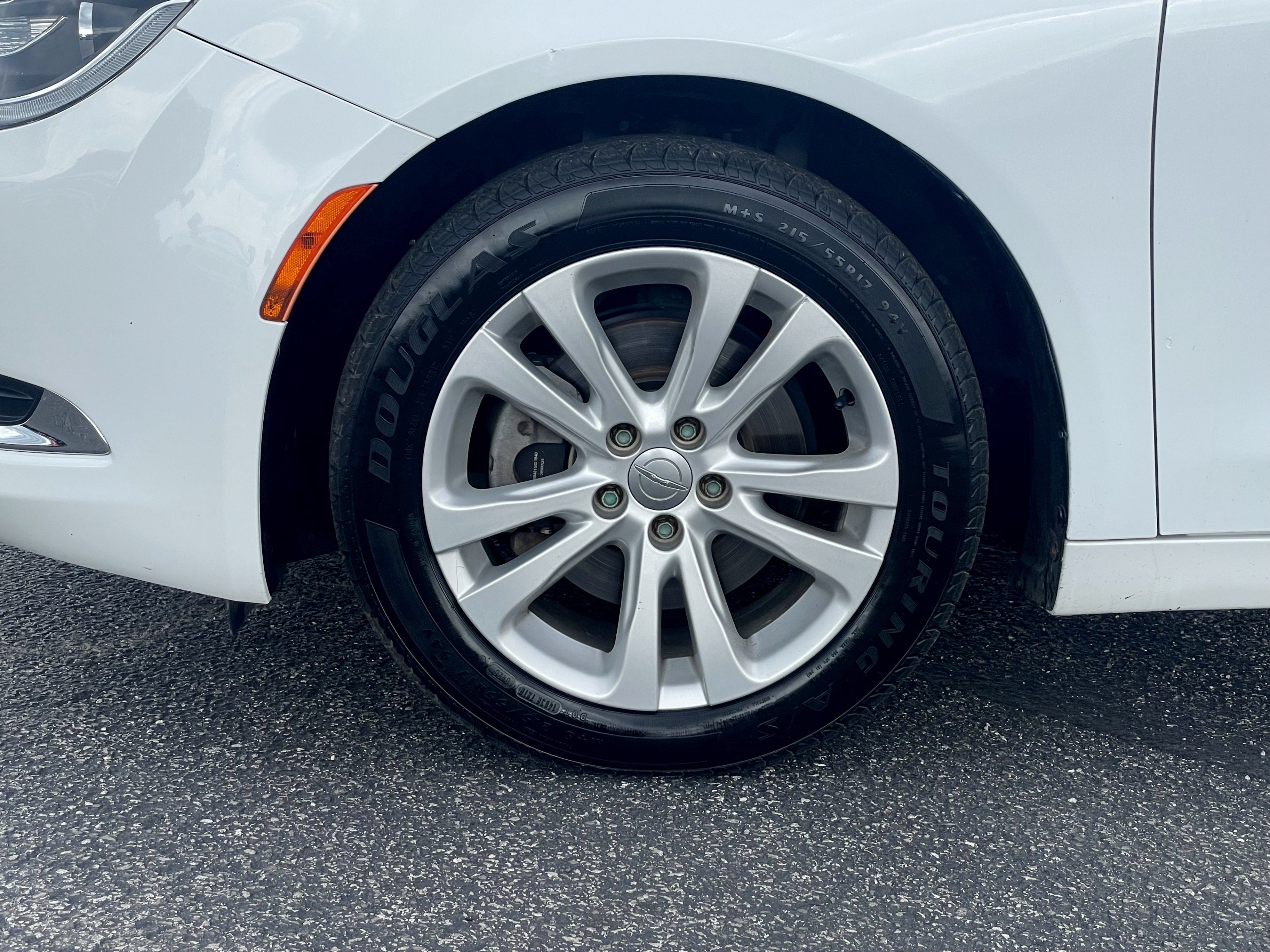 Used 2016 Chrysler 200 Limited FWD image 10