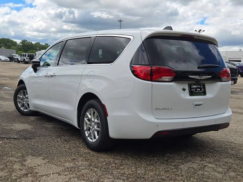 New 2027 Chrysler Pacifica LX FWD image 13