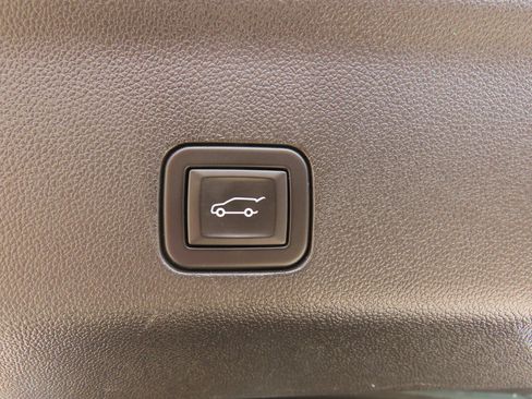 Used 2024 Chevrolet Suburban Z71 w/ Luxury Package AWD/4WD image 15