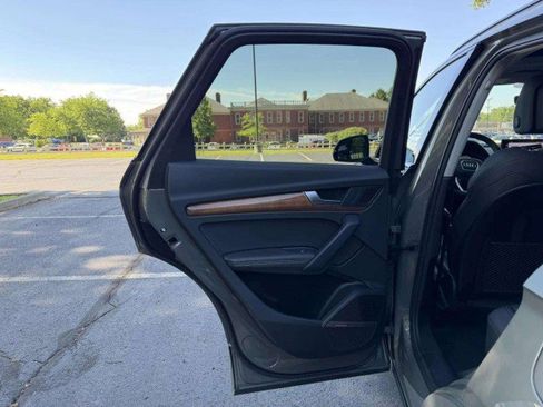 Certified 2023 Audi Q5 e Premium Plus w/ Premium Plus Package AWD/4WD image 23