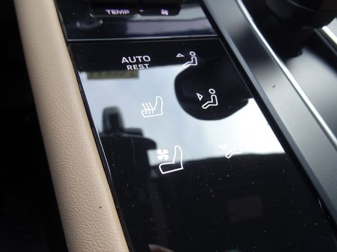 Used 2024 Porsche Macan image 29