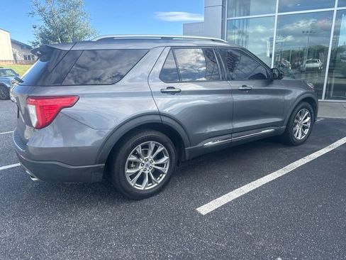 Used 2021 Ford Explorer Limited w/ Equipment Group 301A AWD/4WD image 3