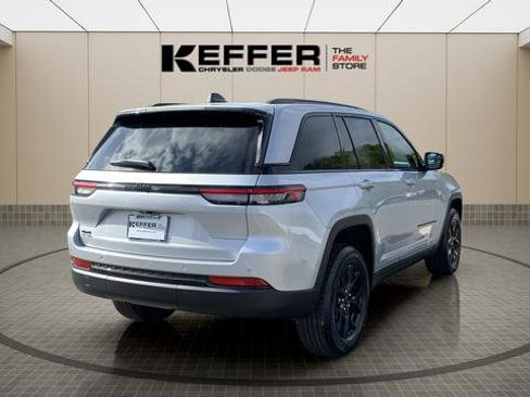 New 2025 Jeep Grand Cherokee Altitude image 5