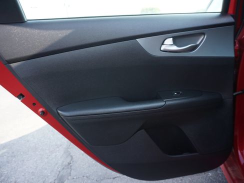 Used 2021 Kia Forte LXS FWD image 17