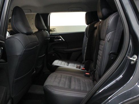 New 2025 Mitsubishi Outlander SE image 24