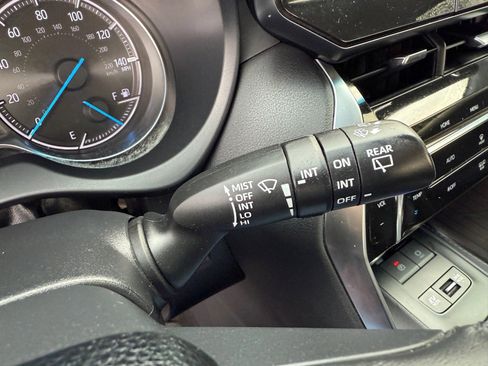 Used 2021 Toyota Venza XLE image 30