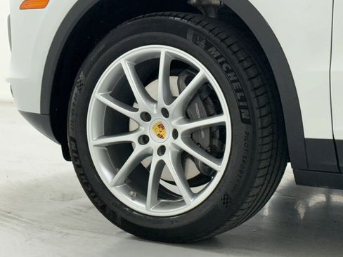Used 2019 Porsche Cayenne Sport Utility 4D image 45
