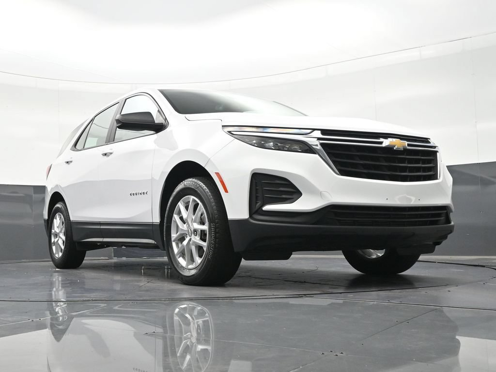 Used 2023 Chevrolet Equinox LS w/ Driver Confidence II Package AWD/4WD image 29