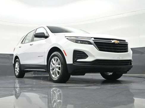 Used 2023 Chevrolet Equinox LS w/ Driver Confidence II Package AWD/4WD image 29