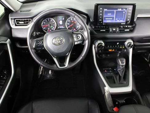 Used 2021 Toyota RAV4 XLE Premium image 6